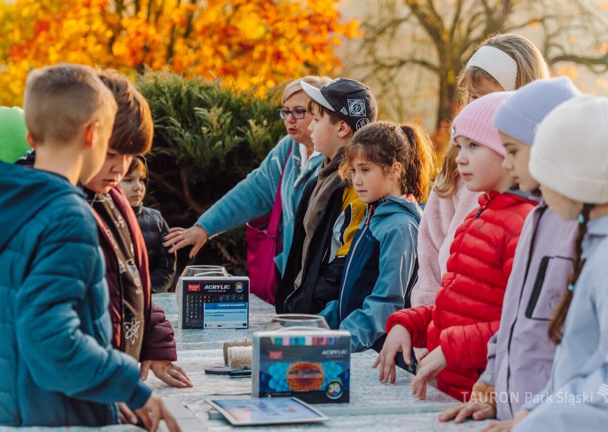 Chorzów rozkwitnie! Dzieci zasadziły żonkile i narcyzy w Parku Śląskim fot. Piotr Cyganik / TAURON Park Śląski