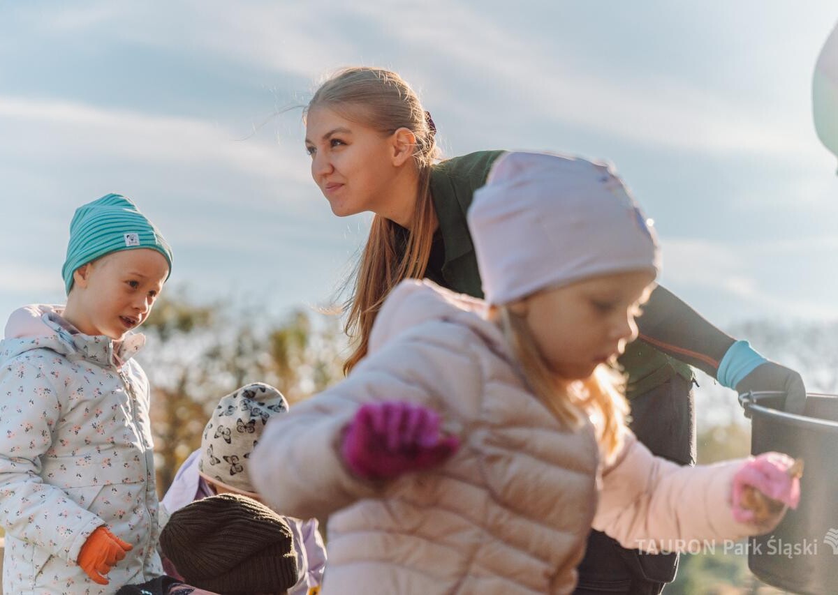 Chorzów rozkwitnie! Dzieci zasadziły żonkile i narcyzy w Parku Śląskim fot. Piotr Cyganik / TAURON Park Śląski