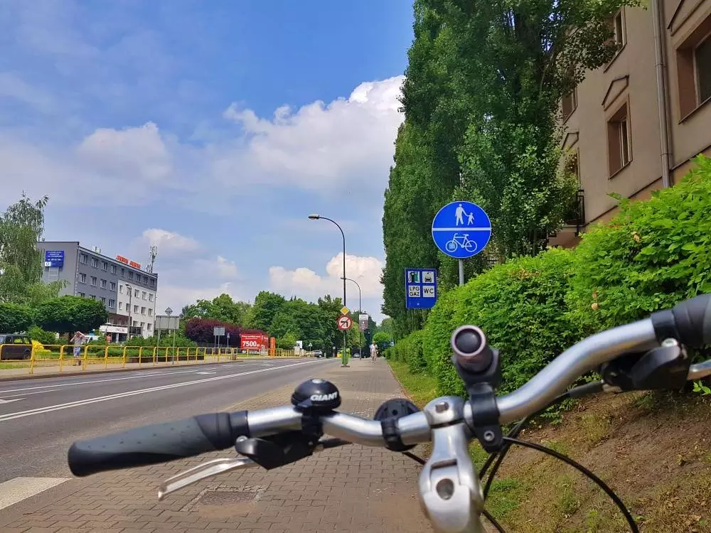 Ścieżki rowerowe w Chorzowie. Zdaniem rowerzystów jest ich zbyt mało i są kiepskiej jakości.