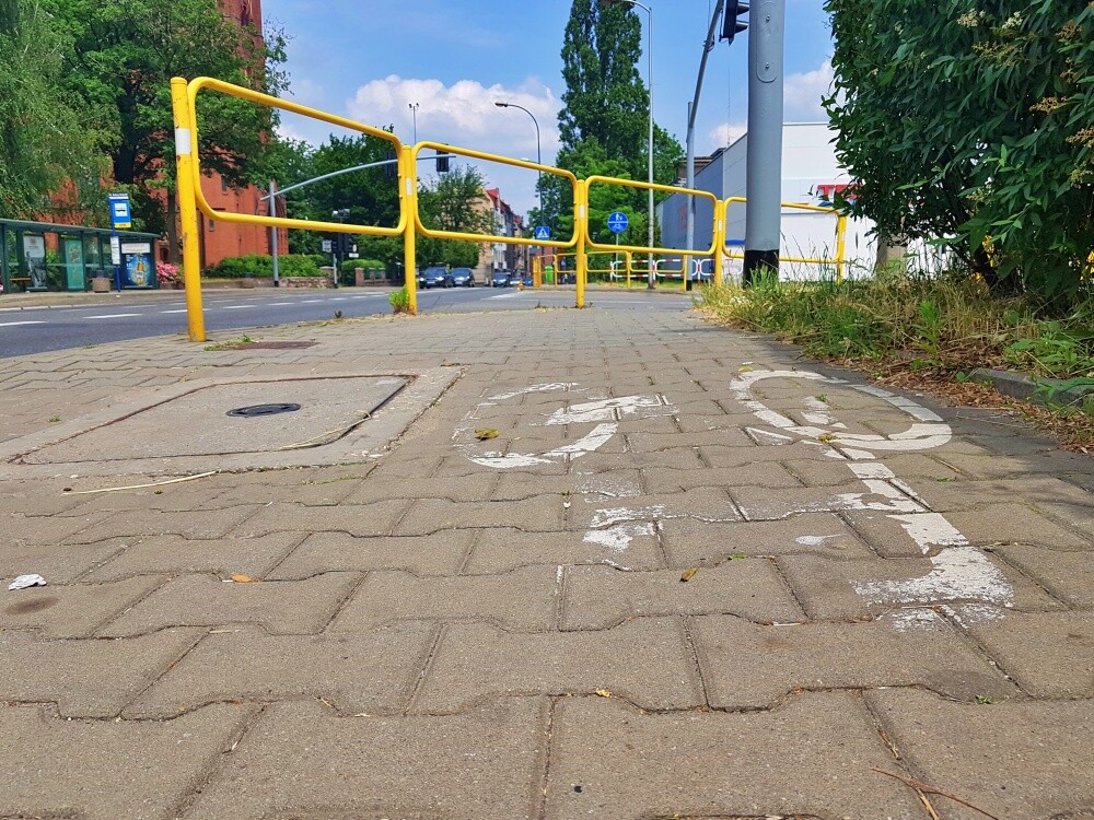 Ścieżki rowerowe w Chorzowie. Zdaniem rowerzystów jest ich zbyt mało i są kiepskiej jakości.