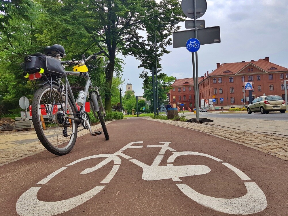 Ścieżki rowerowe w Chorzowie. Zdaniem rowerzystów jest ich zbyt mało i są kiepskiej jakości.