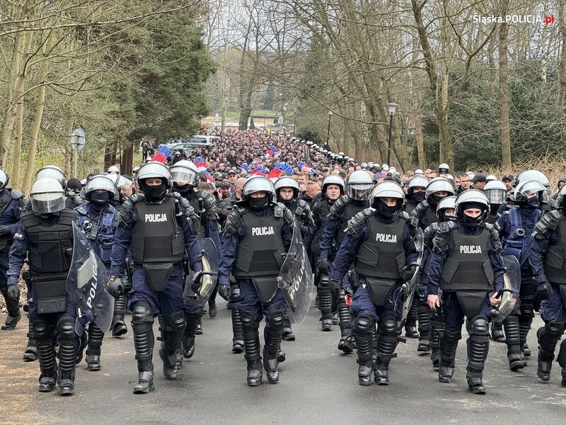 Śląscy policjanci zabezpieczali derby na chorzowskim stadionie