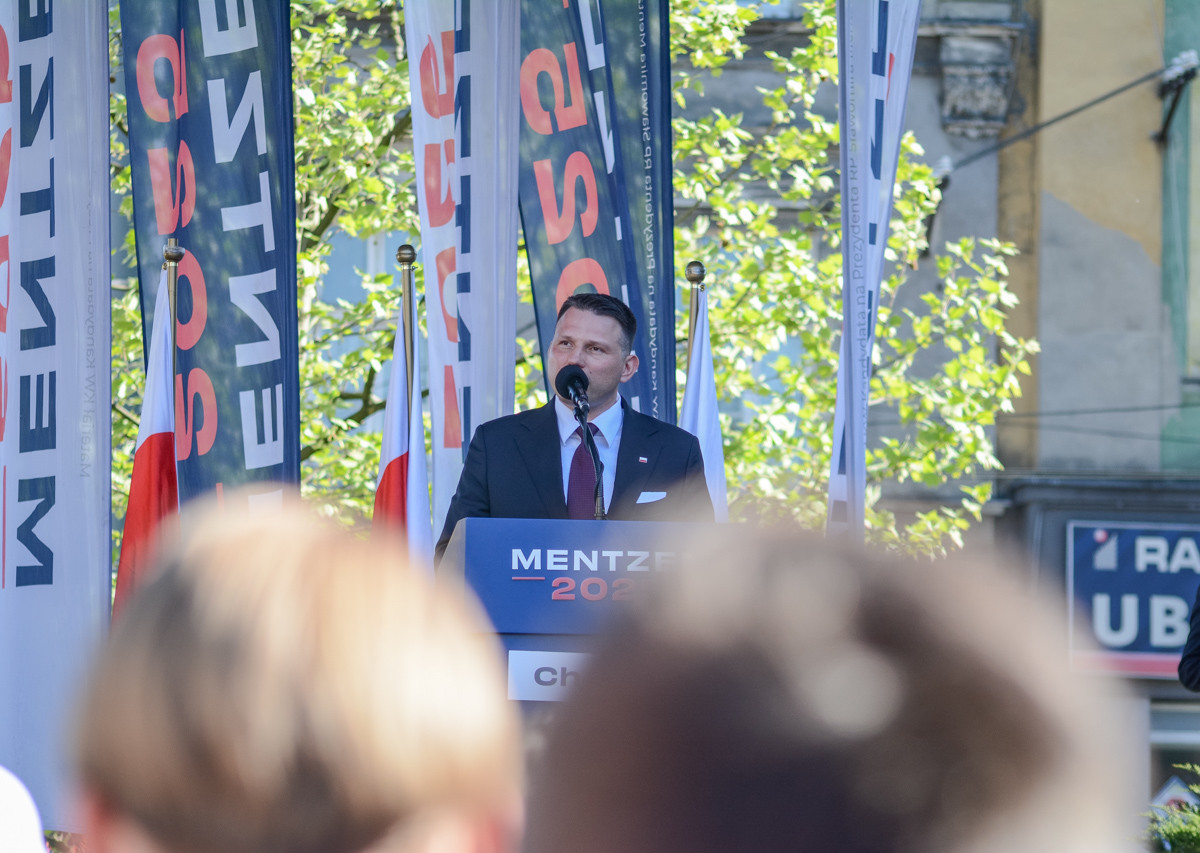Kilkaset osób zebrało się dziś na rynku, przy Urzędzie Miasta, by spotkać się z kandydatem na prezydenta, Sławomirem Mentzenem.