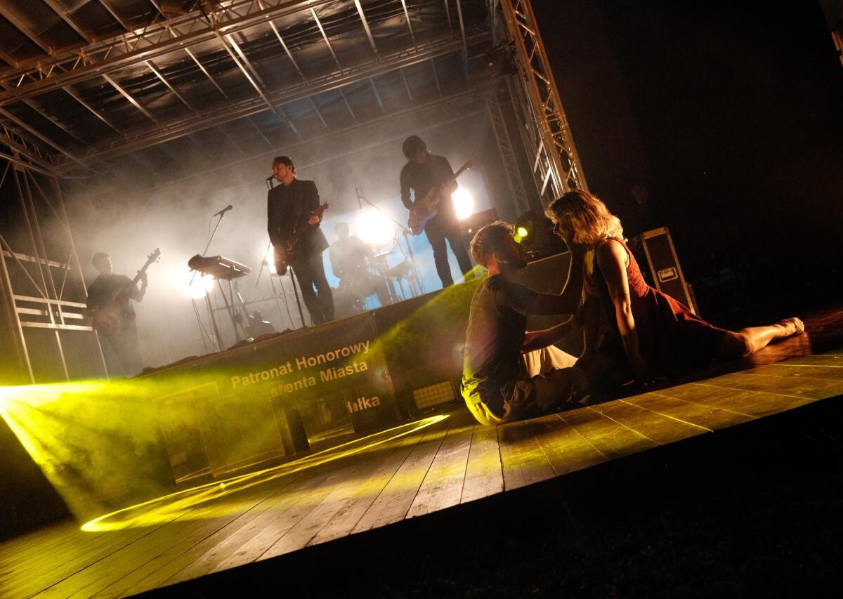 Spektakl "WIR" poruszył Chorzów – taniec, teatr i muzyka na żywo pod gwiazdami [ZDJĘCIA] / fot. ChCK