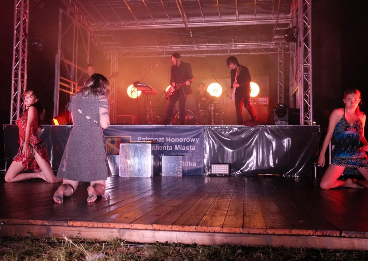 Spektakl "WIR" poruszył Chorzów – taniec, teatr i muzyka na żywo pod gwiazdami [ZDJĘCIA] / fot. ChCK