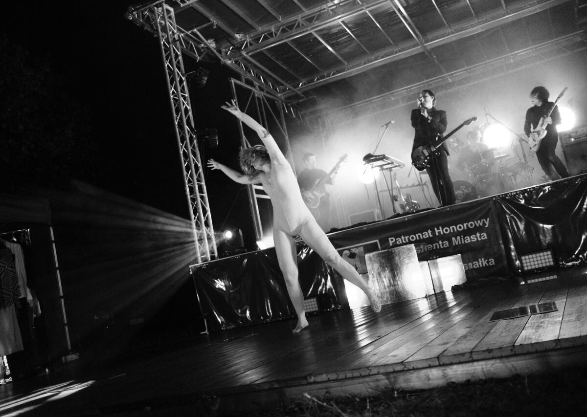 Spektakl "WIR" poruszył Chorzów – taniec, teatr i muzyka na żywo pod gwiazdami [ZDJĘCIA] / fot. ChCK