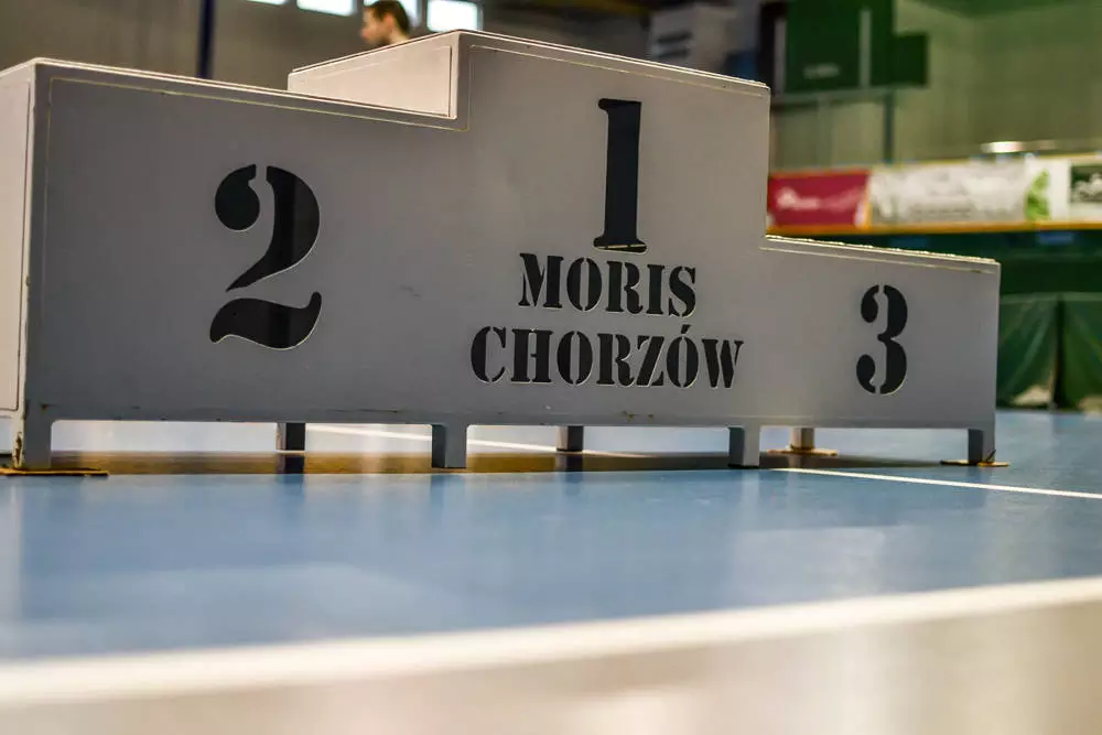 Jak co roku w hali MORiS zebrali się miłośnicy tenisa stołowego. W tegorocznych turnieju w szranki stanęło kilkadziesiąt osób.