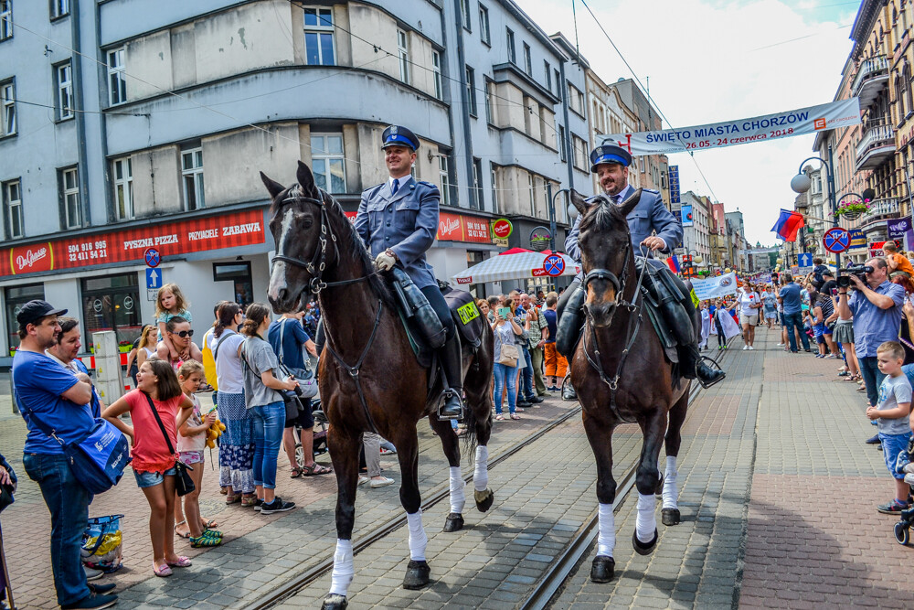 Trwają obchodu Święta Miasta, Chorzów/Królewska Huta obchodzą 150 rocznicę nadania praw miejskich. Dziś ulicą Wolności przeszła wielka parada!