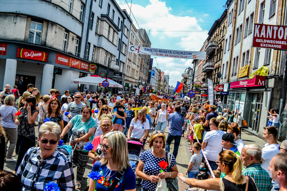Trwają obchodu Święta Miasta, Chorzów/Królewska Huta obchodzą 150 rocznicę nadania praw miejskich. Dziś ulicą Wolności przeszła wielka parada!