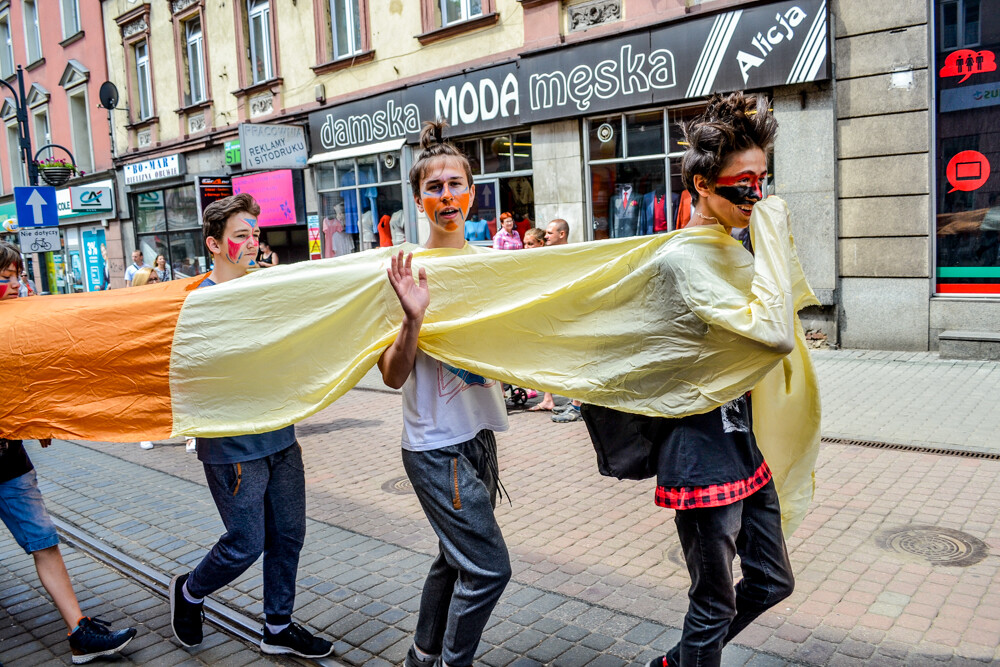 Trwają obchodu Święta Miasta, Chorzów/Królewska Huta obchodzą 150 rocznicę nadania praw miejskich. Dziś ulicą Wolności przeszła wielka parada!