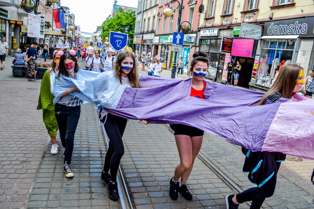 Trwają obchodu Święta Miasta, Chorzów/Królewska Huta obchodzą 150 rocznicę nadania praw miejskich. Dziś ulicą Wolności przeszła wielka parada!