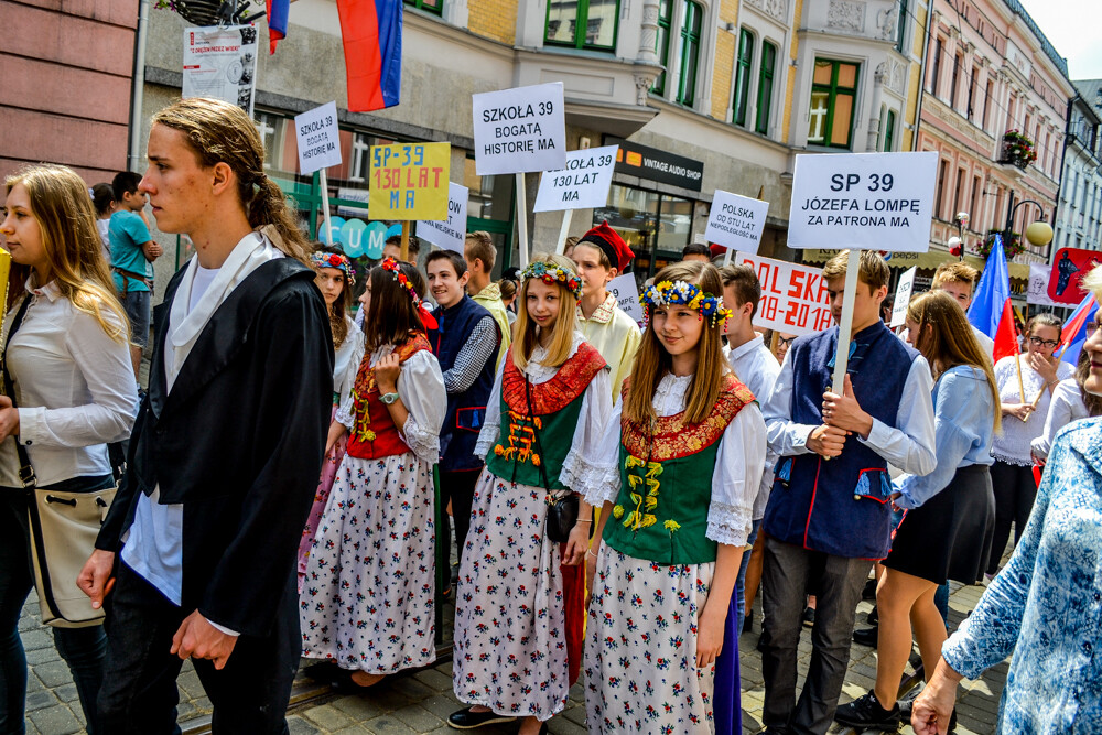 Trwają obchodu Święta Miasta, Chorzów/Królewska Huta obchodzą 150 rocznicę nadania praw miejskich. Dziś ulicą Wolności przeszła wielka parada!