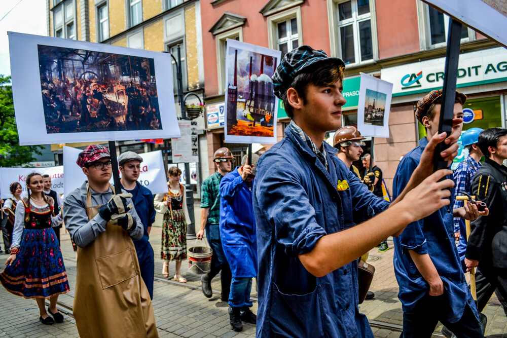 Trwają obchodu Święta Miasta, Chorzów/Królewska Huta obchodzą 150 rocznicę nadania praw miejskich. Dziś ulicą Wolności przeszła wielka parada!
