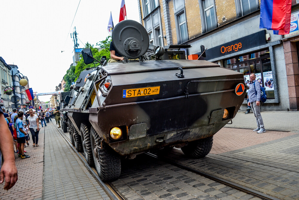 Trwają obchodu Święta Miasta, Chorzów/Królewska Huta obchodzą 150 rocznicę nadania praw miejskich. Dziś ulicą Wolności przeszła wielka parada!