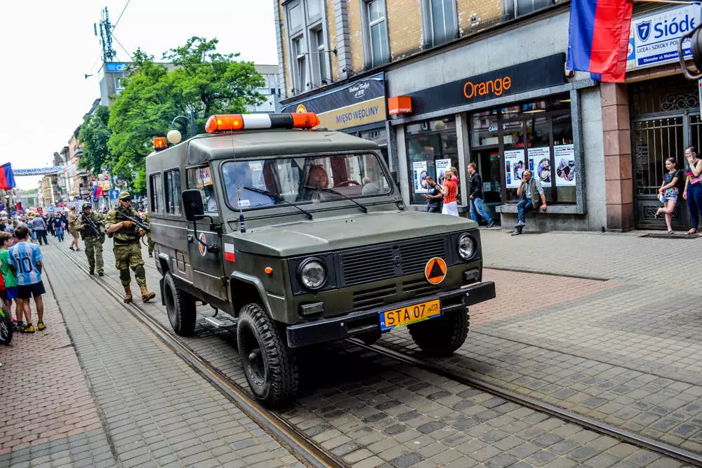 Trwają obchodu Święta Miasta, Chorzów/Królewska Huta obchodzą 150 rocznicę nadania praw miejskich. Dziś ulicą Wolności przeszła wielka parada!