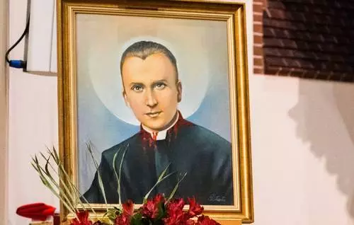 Tablica poświęcona pamięci błogosławionego ks. Jana Machy odsłonięta w Chorzowie Starym