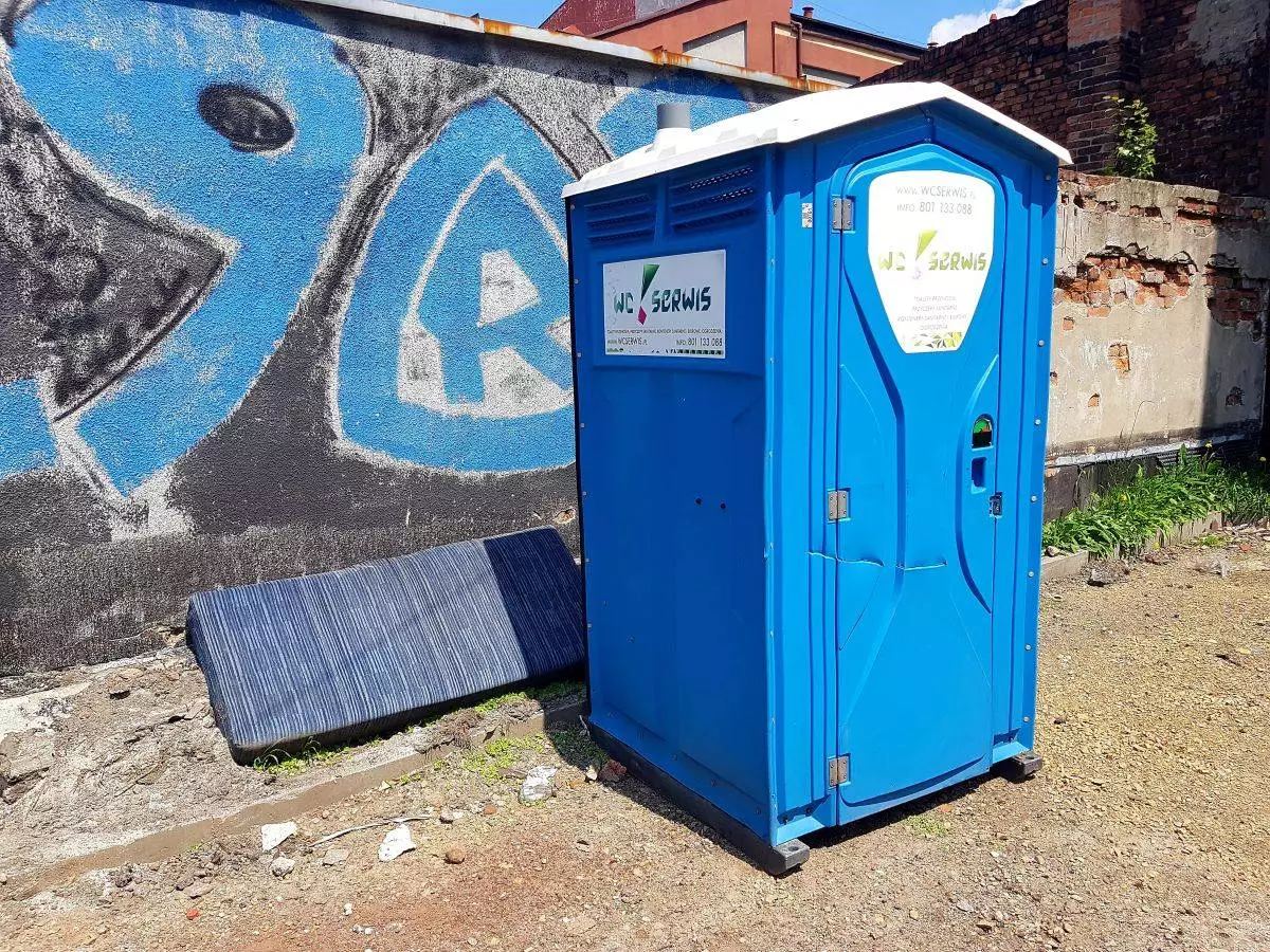 Na nowym rynku w Chorzowie będzie WC, ale co z resztą miasta? Nasi czytelnicy pytają o toalety publiczne i wielu z nich wskazuje na obszar stawu Amelung
