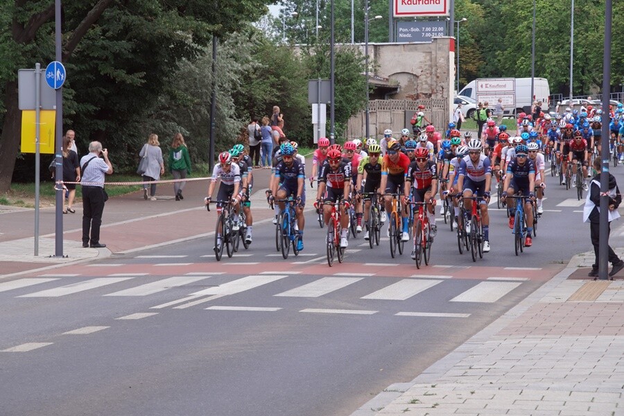 Dzisiaj w Chorzowie wystartował 77. wyścig Tour de Pologne UCI World Tour. Tegoroczny wyścig rozpoczął się w środę dokładnie o 13:45, a start honorowy miał miejsce na Stadionie Śląskim w Chorzowie.