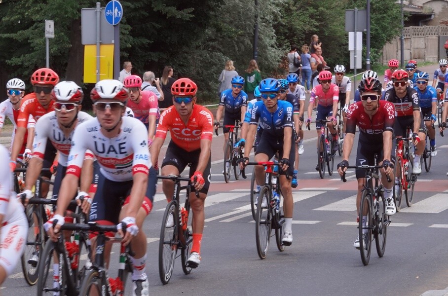 Dzisiaj w Chorzowie wystartował 77. wyścig Tour de Pologne UCI World Tour. Tegoroczny wyścig rozpoczął się w środę dokładnie o 13:45, a start honorowy miał miejsce na Stadionie Śląskim w Chorzowie.