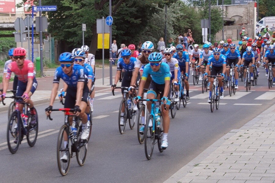 Dzisiaj w Chorzowie wystartował 77. wyścig Tour de Pologne UCI World Tour. Tegoroczny wyścig rozpoczął się w środę dokładnie o 13:45, a start honorowy miał miejsce na Stadionie Śląskim w Chorzowie.