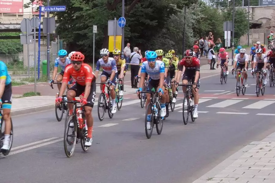 Dzisiaj w Chorzowie wystartował 77. wyścig Tour de Pologne UCI World Tour. Tegoroczny wyścig rozpoczął się w środę dokładnie o 13:45, a start honorowy miał miejsce na Stadionie Śląskim w Chorzowie.