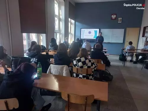 Uczniowie technikum w Chorzowie poznali zagrożenia handlu ludźmi