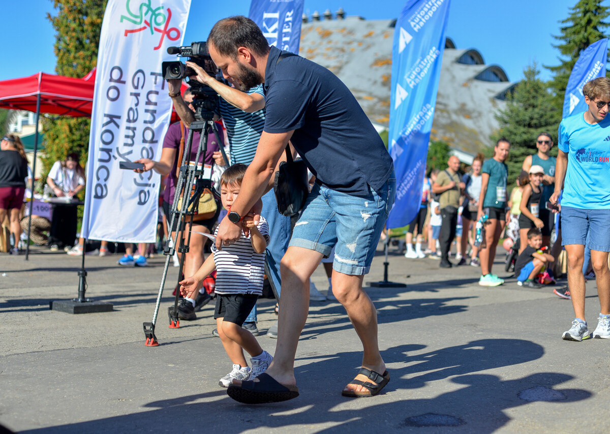 Za nami kolejna odsłona Ulicznej Mili w Parku Śląskim. Tłum uczestników pojawił się na starcie zawodów, zmierzyli się z dystansem jednej mili prowadzącym parkowymi alejkami.