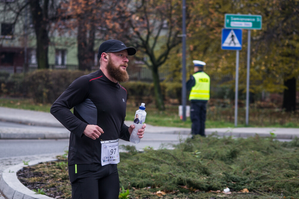 Kilkuset uczestników wzięło udział w kolejnej edycji Biegu Dwóch Szybów. Mimo chłodu i sporego zachmurzenia, przez miasto przebiegł kolorowy tłum.