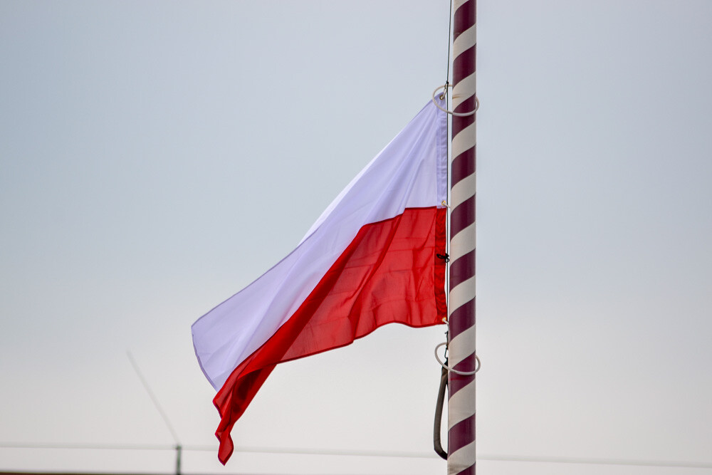 Po uroczystej mszy w kościele pod wezwaniem Św. Barbary ponad sto osób w asyście służb mundurowych i orkiestry przemaszerowało na plac Powstańców Śląskich. Podniesiono flagę, odegrano hymn, złożono kwiaty  uczczono kolejną rocznicę uchwalenia Konstytucji 3 Maja.