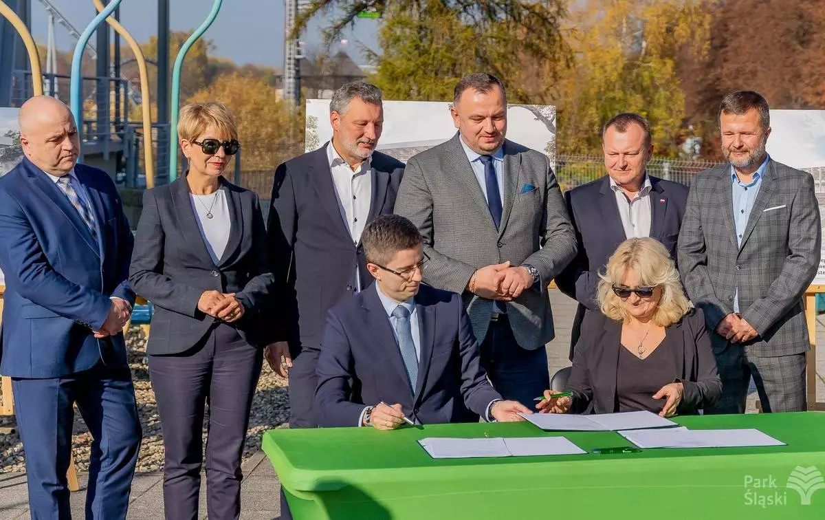 W czwartek w Parku Śląskim doszło do uroczystego podpisania umowy na budowę drugiego odcinka "Elki"/fot. Park Śląski [FB]
