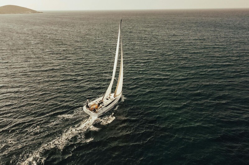 W jakim wieku warto wysłać dziecko na obóz żeglarski? Praktyczny poradnik dla rodziców