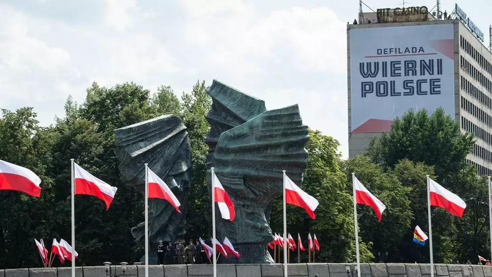 W Katowicach odby&#322;a si&#281; defilada Wierni Polsce z okazji &#346;wi&#281;ta Wojska Polskiego!