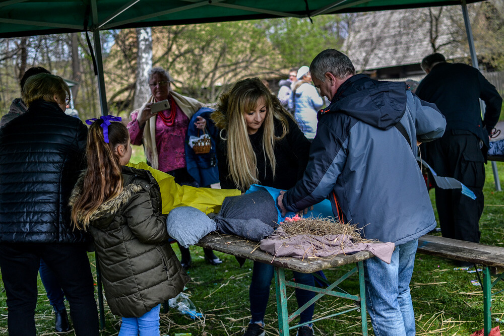 W chorzowskim Skansenie odbywa się coroczna impreza - Wielkanoc na Śląsku. Setki osób wybrało się na spacer po malowniczych ścieżkach Parku Etnograficznego, aby spróbować wielkanocnych specjałów, posłuchać opowieści o dawnych tradycjach i przyjemnie spędzić czas. My także tam byliśmy!