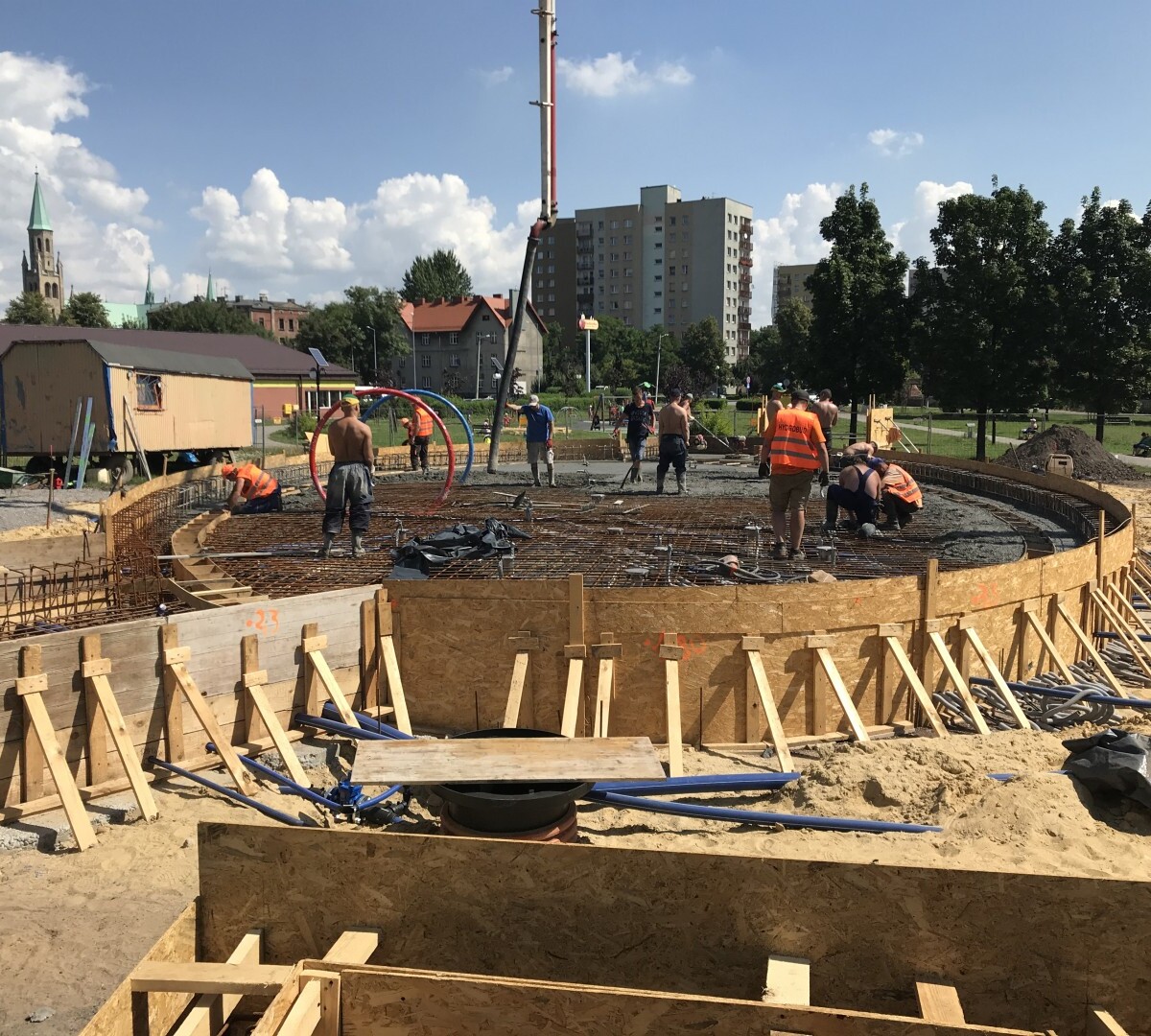 Na skwerze przy ulicy Floriańskiej powstał wodny plac zabaw. Urządzenia zamontowano na początku tego tygodnia. Wielkie otwarcie zaplanowano na sobotę, 29 maja, 2021 roku.