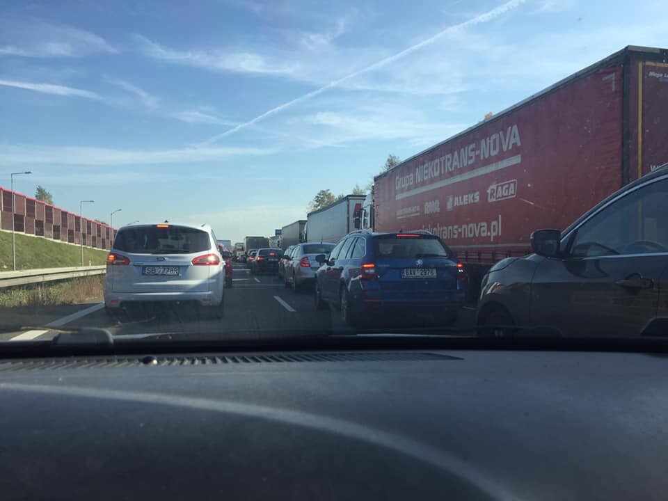 Między Chorzowem a Rudą Śląską, na autostradzie A4, doszło do groźnego wypadku. Zderzyły się dwa TIR-y. Występują duże utrudnienia w ruchu.