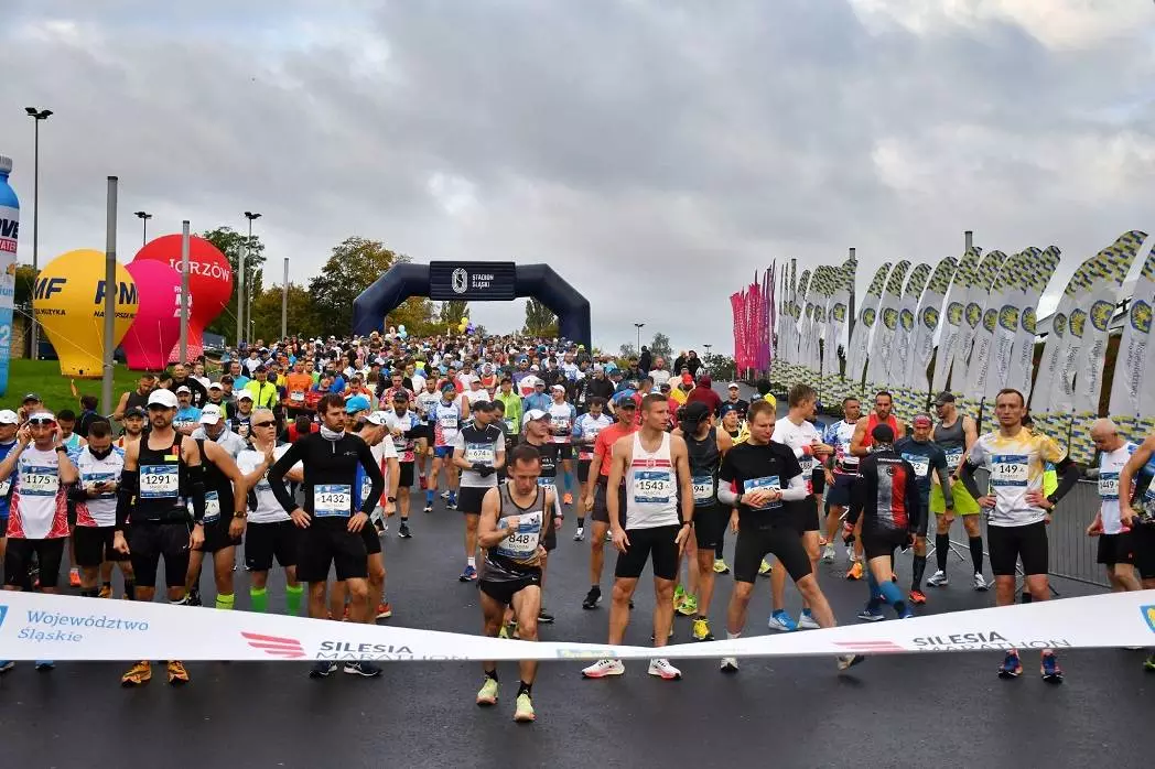 Za nami Silesia Marathon 2022! Uczestnicy przebiegli przez 4 miasta / fot. Jacek Knapik