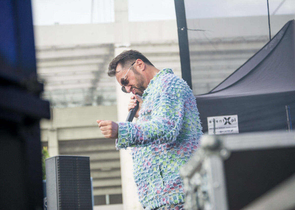 Kilka tysięcy osób pojawiło się pod sceną rozstawioną przed Stadionem Śląskim. Zagrali Zenon Martyniuk i Akcent, Boys, Skolim, Spontan oraz Menelaos. Działo się!