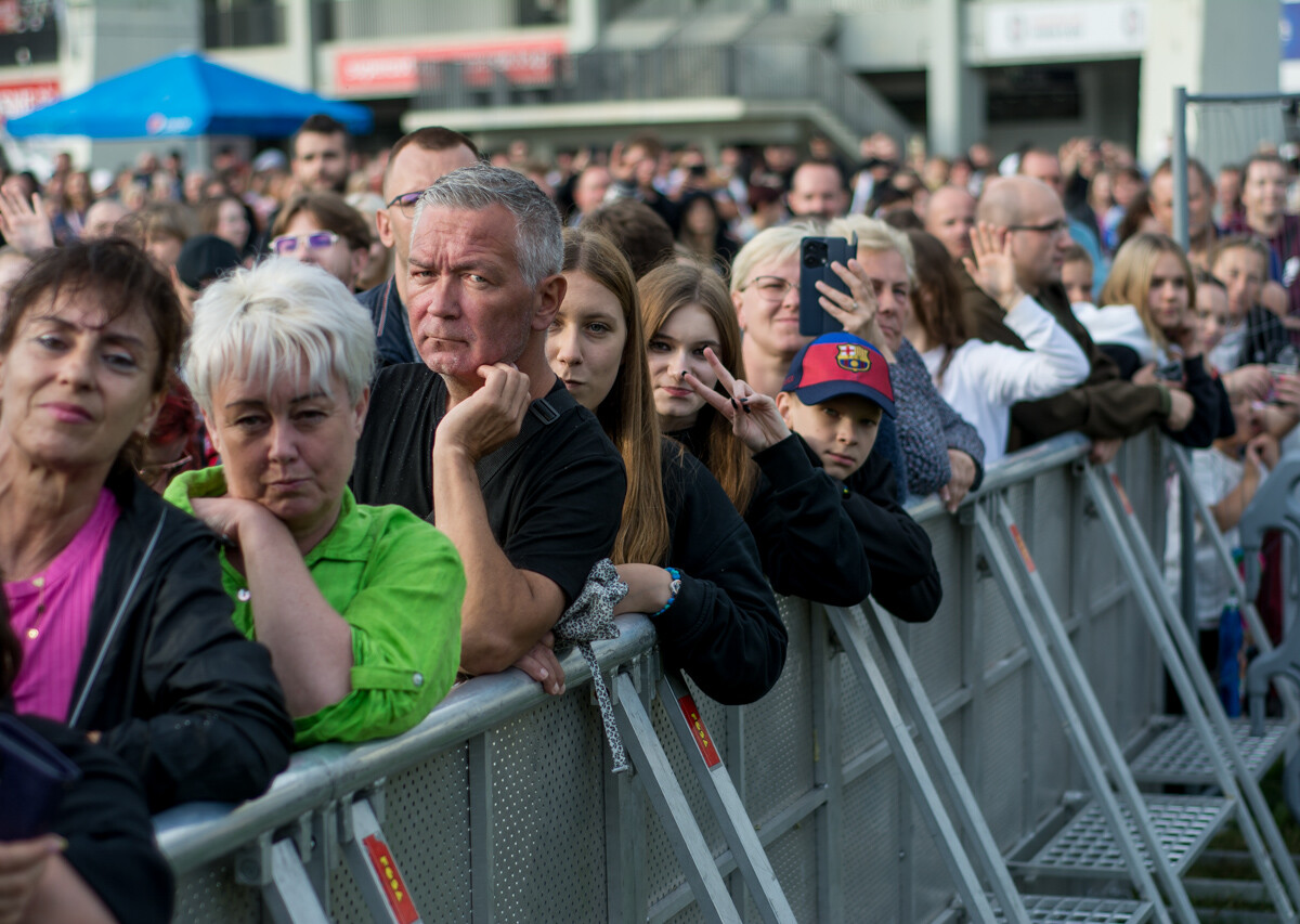 Kilka tysięcy osób pojawiło się pod sceną rozstawioną przed Stadionem Śląskim. Zagrali Zenon Martyniuk i Akcent, Boys, Skolim, Spontan oraz Menelaos. Działo się!