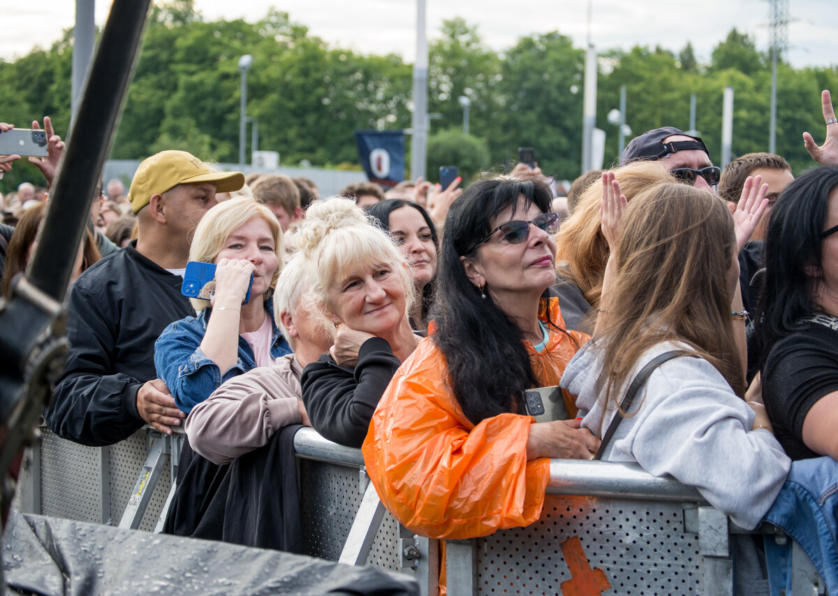 Kilka tysięcy osób pojawiło się pod sceną rozstawioną przed Stadionem Śląskim. Zagrali Zenon Martyniuk i Akcent, Boys, Skolim, Spontan oraz Menelaos. Działo się!